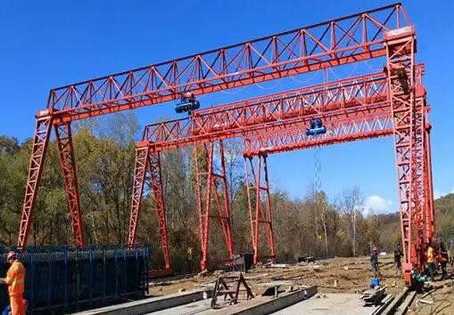 吊钩门式樱桃视频色版机是啥？门式樱桃视频色版机作业时怎样稳钩？
